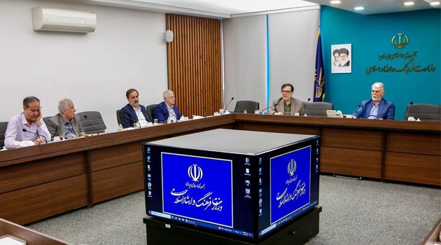 مروری بر آثار تولیدی در موسسه آفرینشهای هنری در یکصد و بیست و پنجمین جلسه شورای هنر به ریاست وزیر فرهنگ