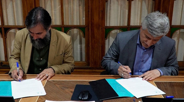 تفاهم نامه همکاری موسسه آفرینش های هنری آستان قدس رضوی  و دانشگاه هنر اسلامی تبریز امضا شد